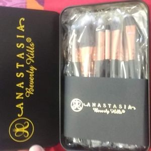 Anastasia Beverly Hills Makeup brushes